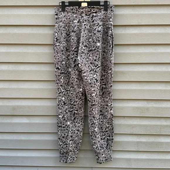 Athleta | Salutation Textured Jogger Pant size Medium - Picture 5 of 9
